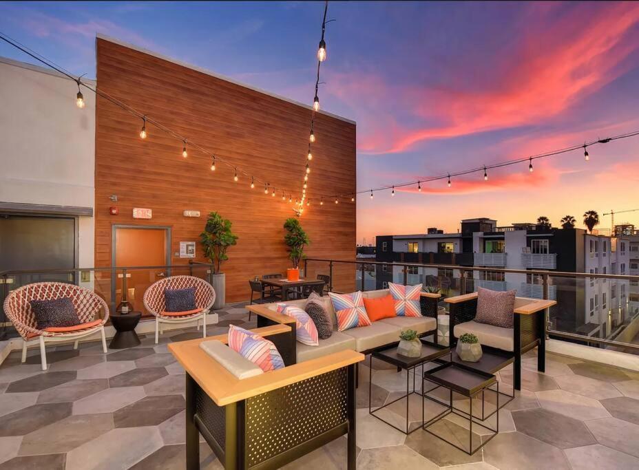 Appartamento 2 Bdr W Balcony In Heart Of Hollywood *