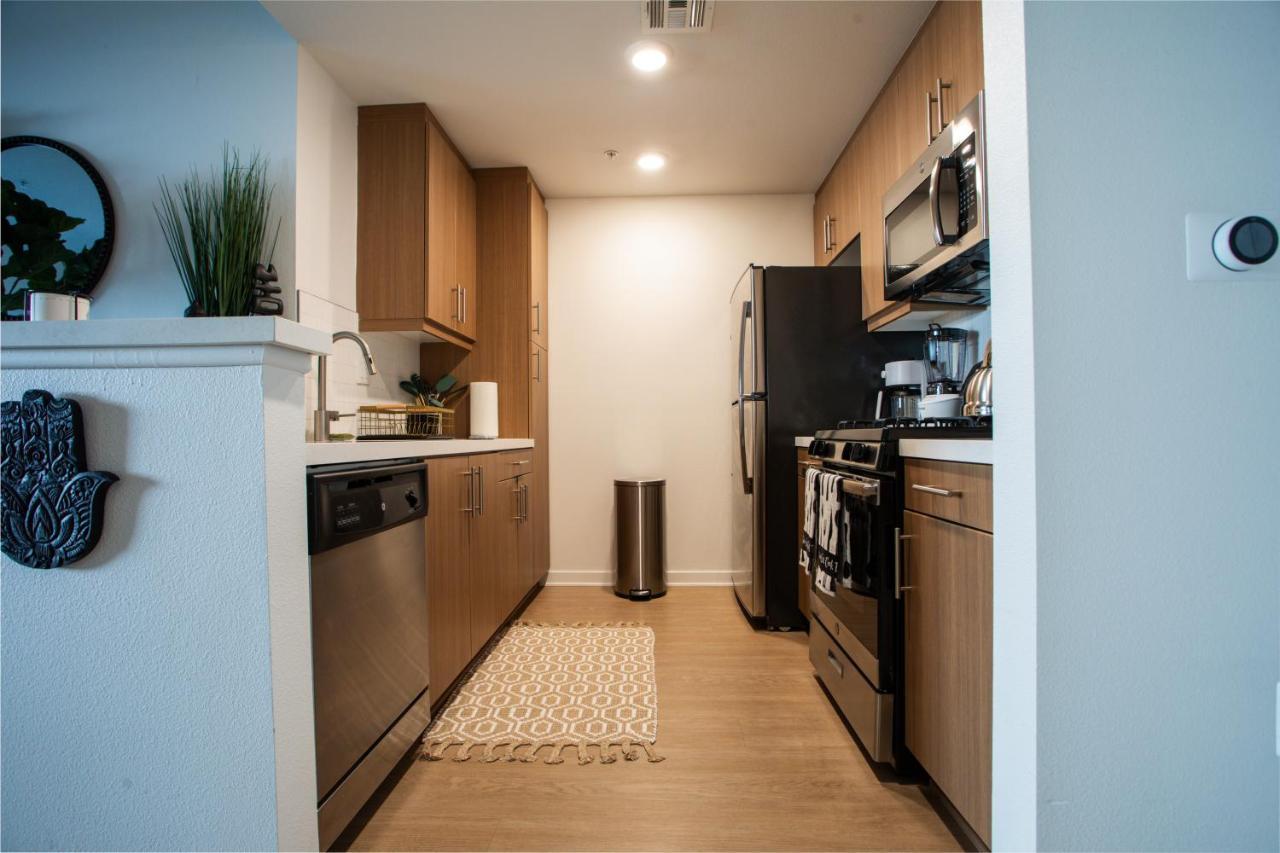 Appartamento 2 Bdr W Balcony In Heart Of Hollywood *