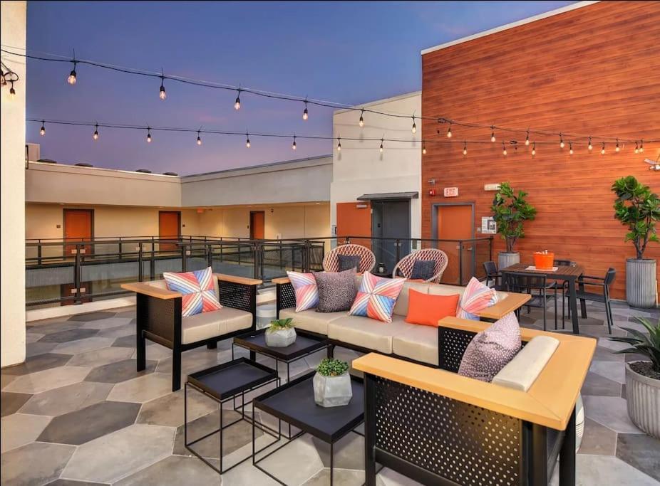 Appartamento 2 Bdr W Balcony In Heart Of Hollywood *