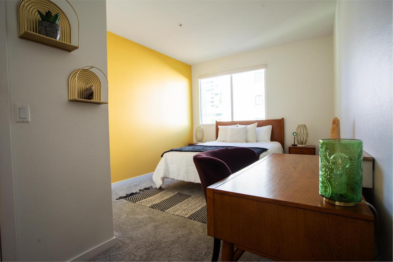 Appartamento 2 Bdr W Balcony In Heart Of Hollywood *